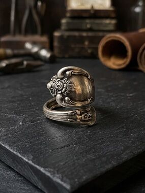 Vintage Adjustable Oneida Wm A Rogers Valley Rose Spoon Ring Silverplate Floral